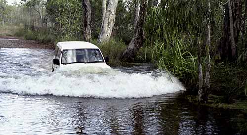 car-in-water-lf-wo-tracktor.jpg