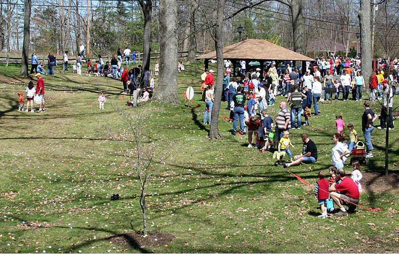 kent-egg-hunt-crowd-1.jpg