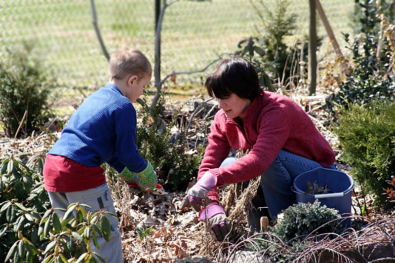 Garden-Malachi-and-mum-1.jpg