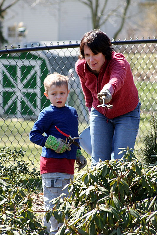 Garden-Malachi-and-mum-2.jpg