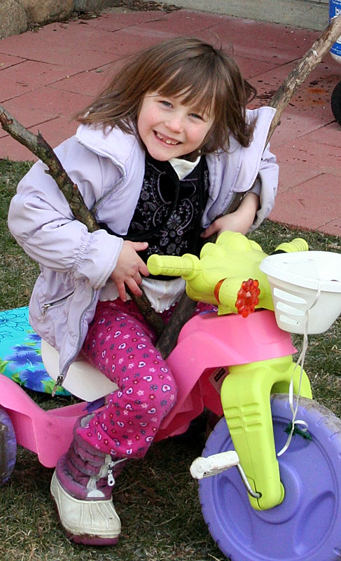 Mariah-on-tricycle.jpg