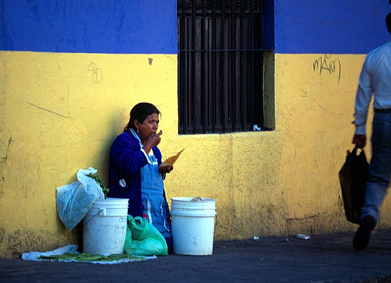 guanajuato-market-woman-3.jpg
