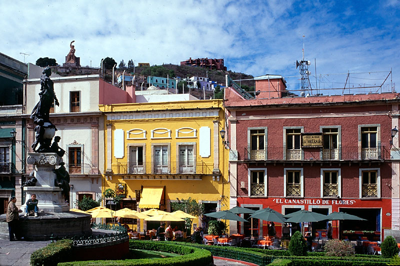 guanajuato-plaza-de-la-paz-2.jpg