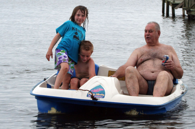 027-Boat-Opa&kids.jpg