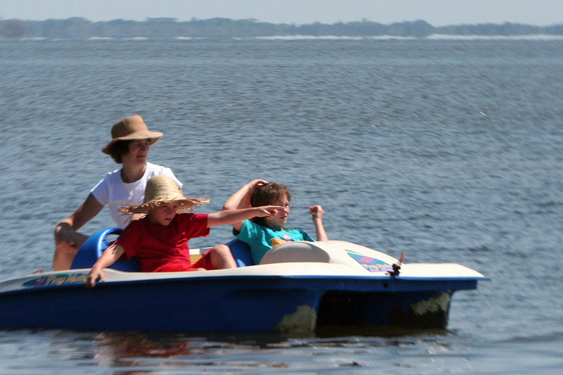 029-Boat-Mom&kids.jpg