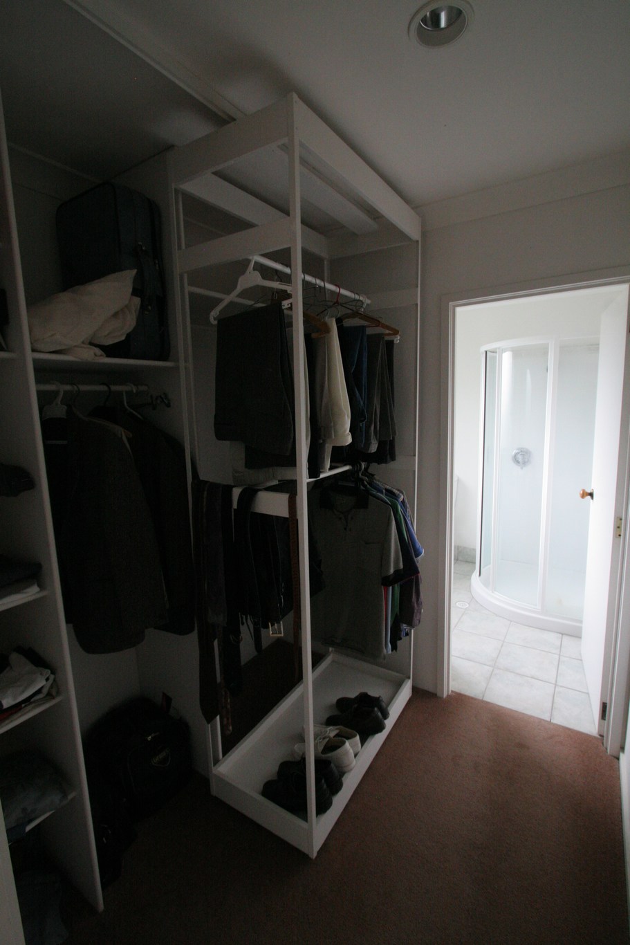 16-walk-in-wardrobe