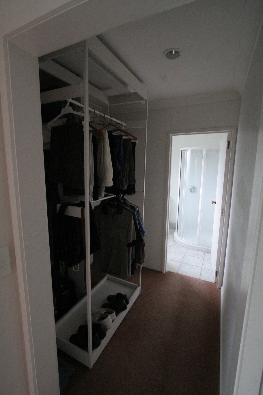 17-walk-in-wardrobe