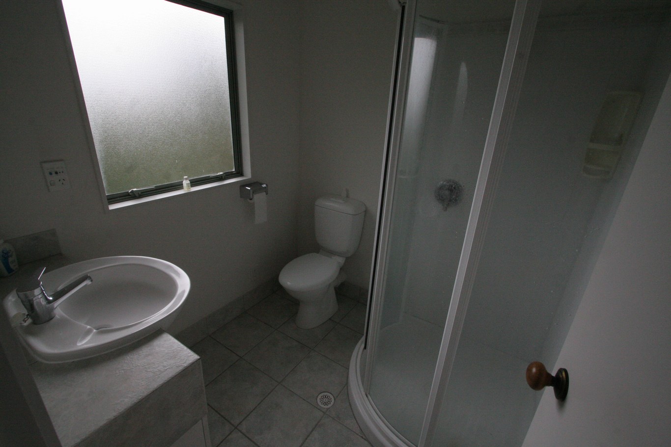 18-ensuite-bathroom