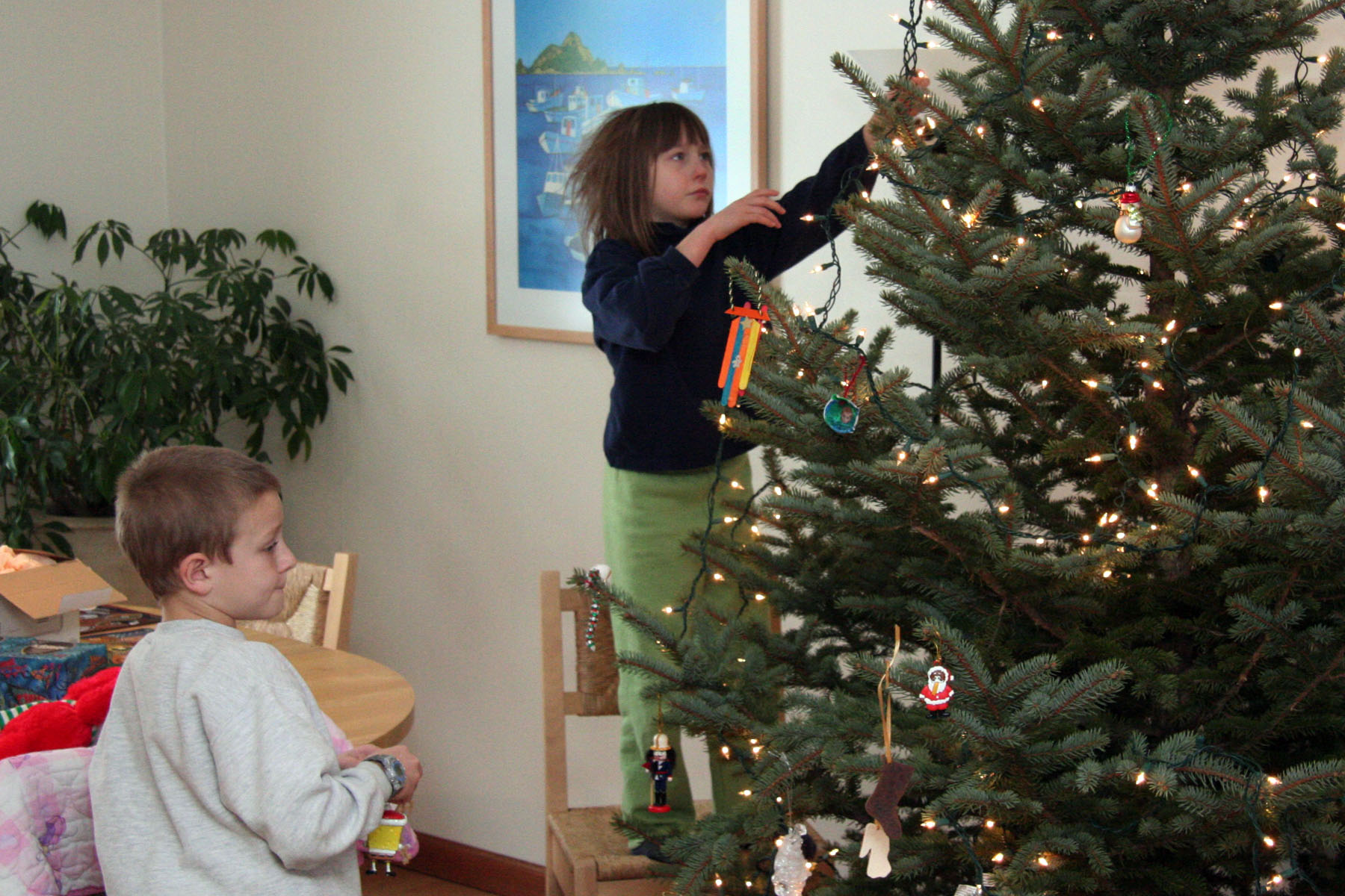 01-decorating-tree.jpg